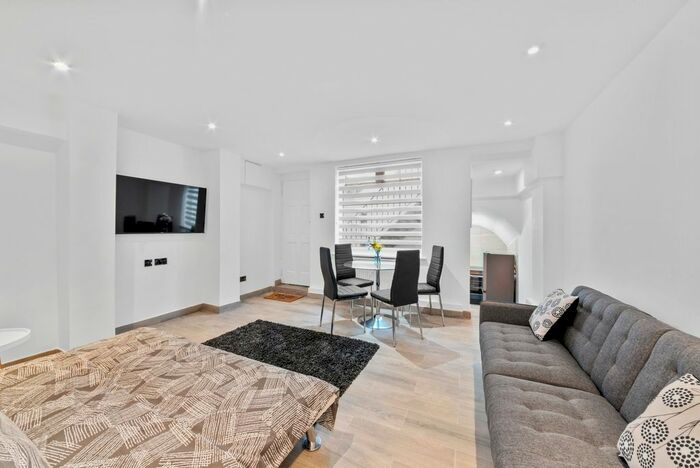 1 Bedroom Flat To Rent In Warwick Road, London, W14