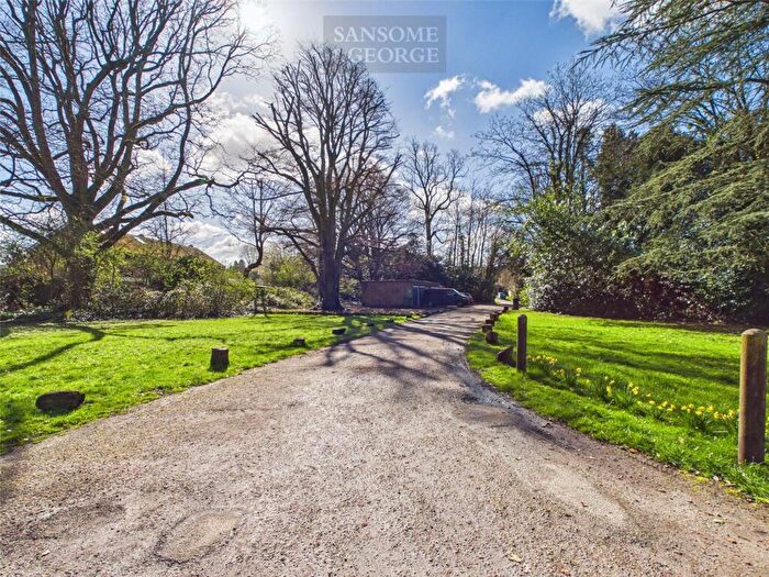 1 Bedroom Flat For Sale In Elm Grove, Kingsclere, RG20