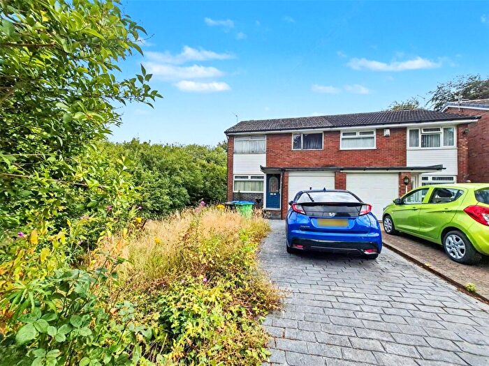 3 Bedroom Semi-Detached House For Sale In Melrose Avenue, Heywood, Greater Manchester, OL10