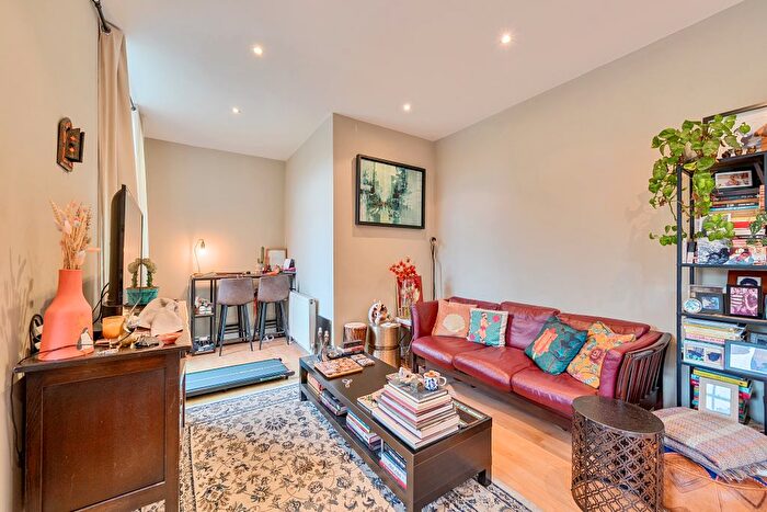 2 Bedroom Flat For Sale In Mildmay Road, London, N1