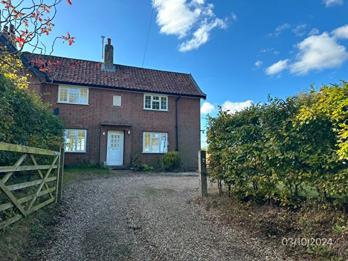 3 Bedroom Semi-Detached House To Rent In Church Road, Hedenham, Bungay, NR35