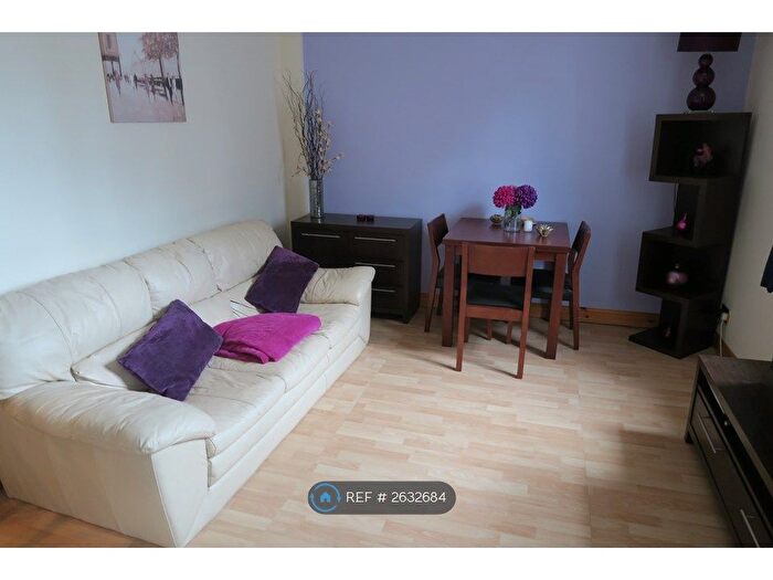 2 Bedroom Flat To Rent In Bon Accord Terrace, Aberdeen, AB11
