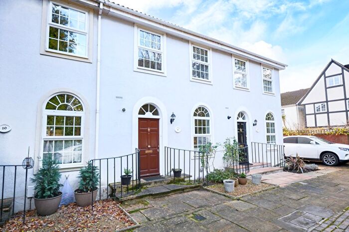 3 Bedroom Terraced House For Sale In Belgrave Close, Walton-On-Thames, KT12