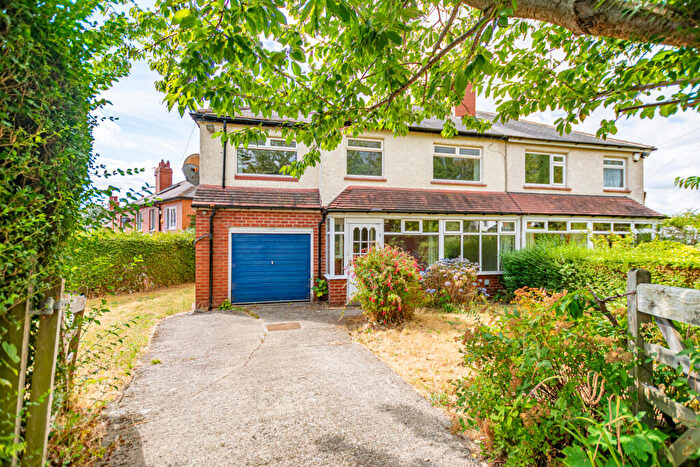 4 Bedroom Semi-Detached House For Sale In Wensley Road, Leeds, LS7