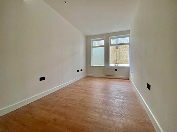 1 Bedroom Flat To Rent In Liverpool Road - Banks Passage, Worthing, BN11