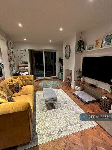 3 Bedroom Semi-Detached House To Rent In Northgate Road, Crawley, RH10