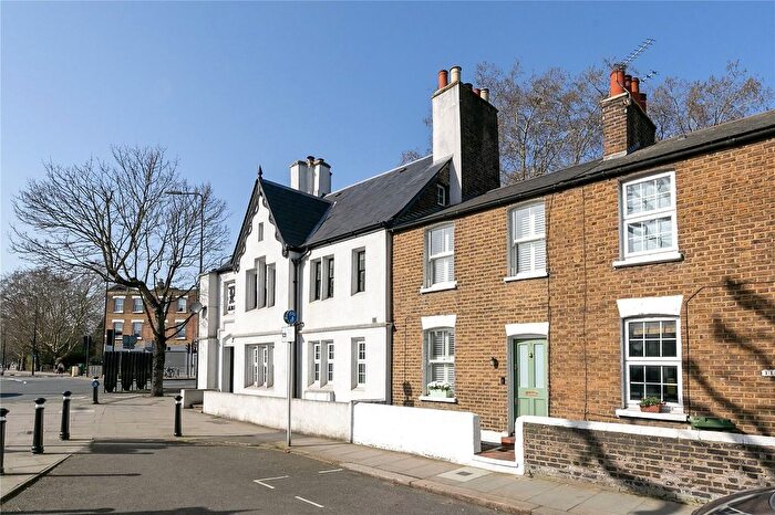 2 Bedroom Terraced House For Sale In Lower Mortlake Road, Richmond, TW9