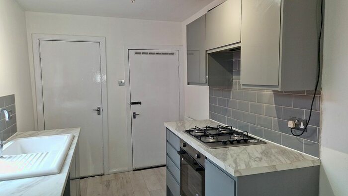 3 Bedroom Flat To Rent In Stowell Terrace, Heworth, Gateshead, NE10