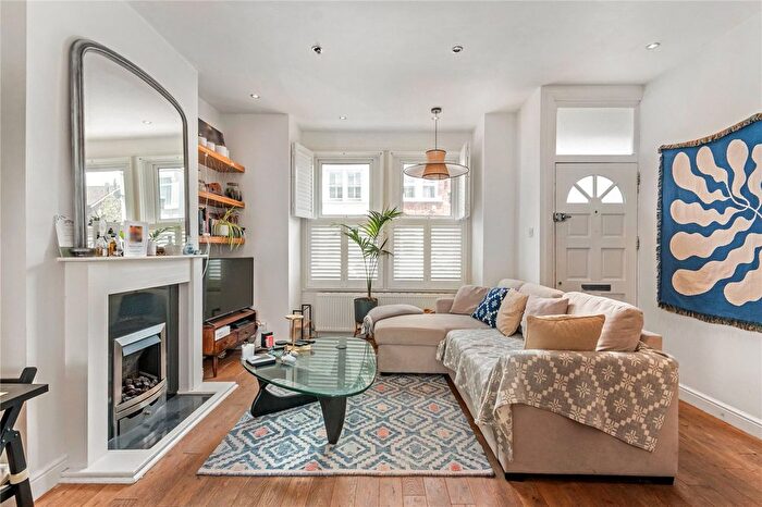 2 Bedroom Flat To Rent In Nutwell Street, London, SW17