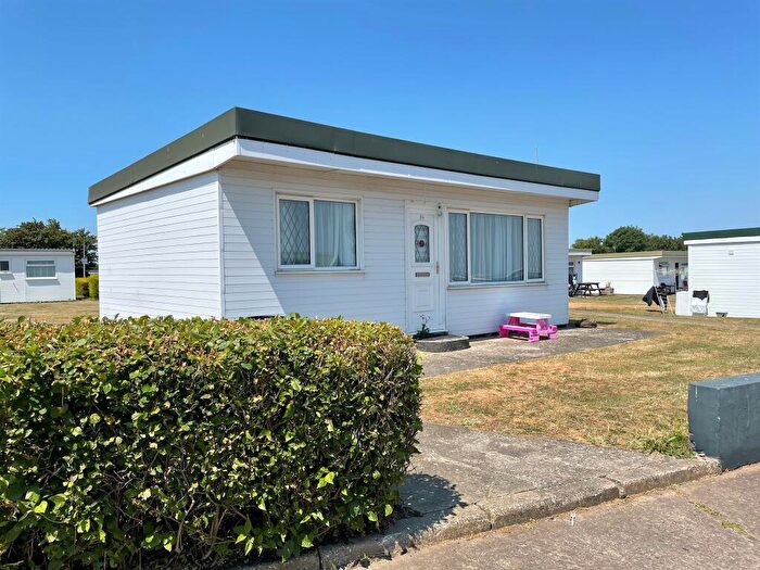 2 Bedroom Chalet To Rent In Fort Road, Lavernock, Penarth, CF64