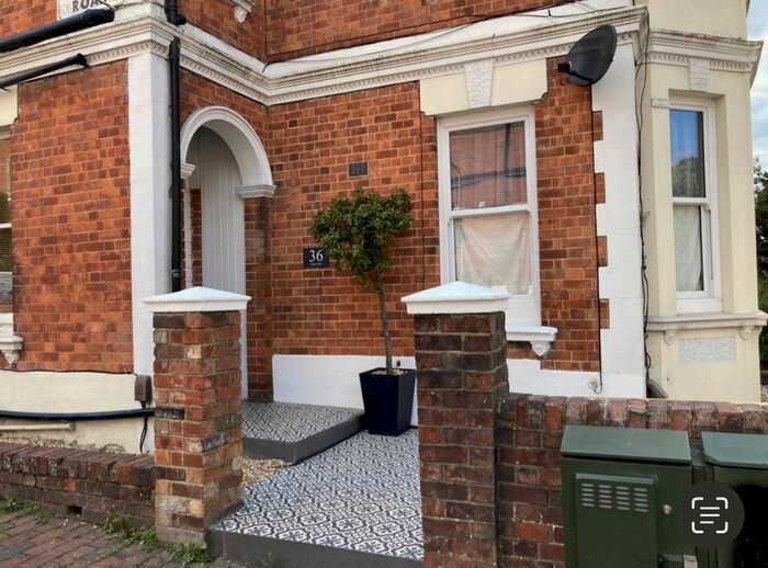 Studio To Rent In Grove Hill Road, Tunbridge Wells, Kent, TN1