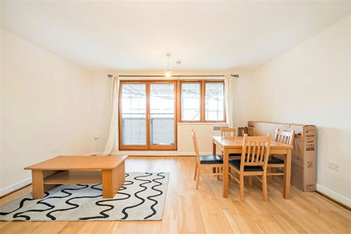 2 Bedroom Flat For Sale In Meath Crescent, Bethnal Green, E2
