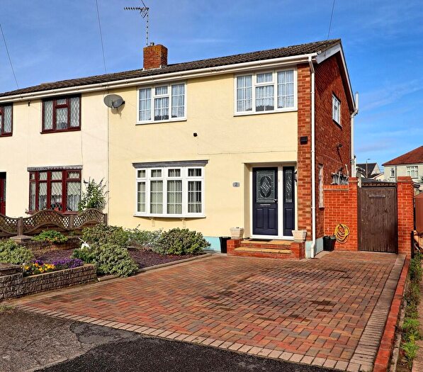 3 Bedroom Semi Detached House For Sale In Sunnymede Close, Thundersley, SS7