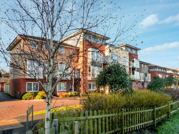 1 Bedroom Flat To Rent In Trent Place, Warwick, CV34