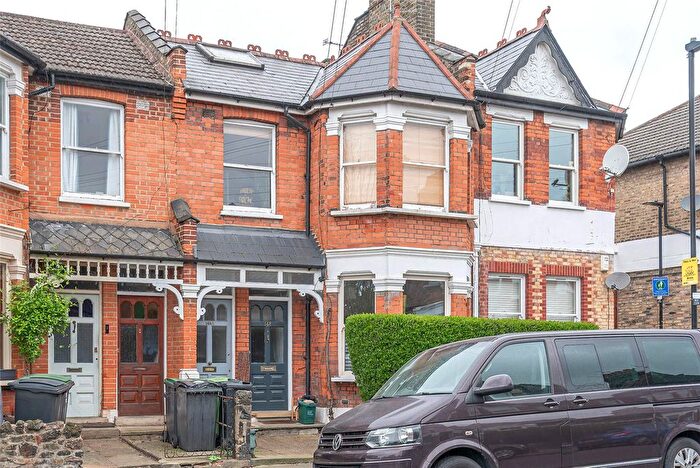 2 Bedroom Maisonette For Sale In North View Road, London, N8