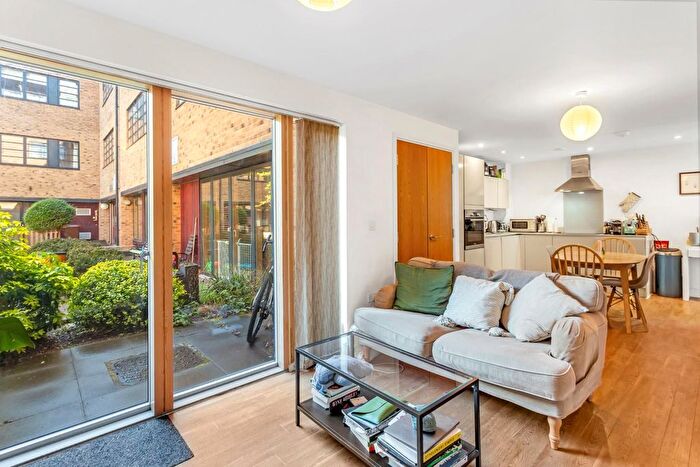 2 Bedroom Flat To Rent In Mildmay Avenue, London, N1