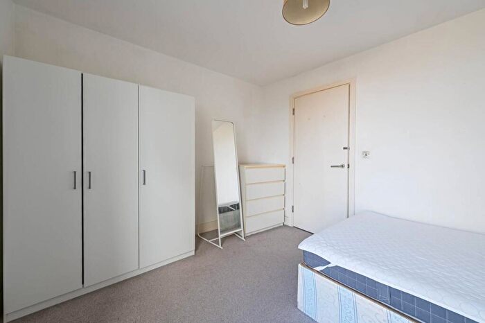 2 Bedroom Flat To Rent In East Ferry Road, Canary Wharf, E14