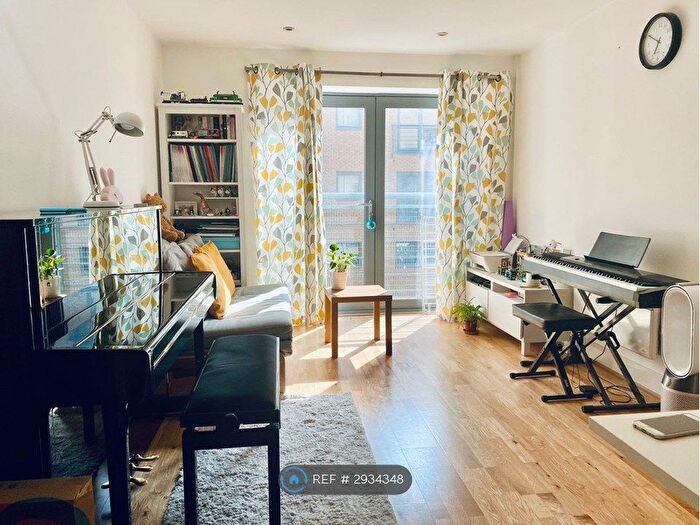 1 Bedroom Flat To Rent In Kings Quarter Apts, Bristol, BS2