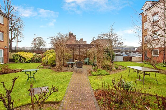 1 Bedroom Flat For Sale In Lower High Street, Watford, WD17