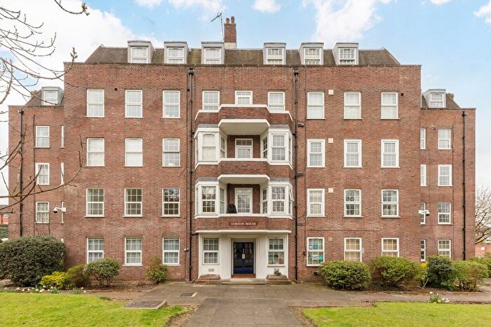 3 Bedroom Flat To Rent In Western Avenue, Ealing, W5