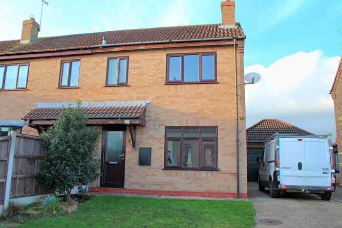 3 Bedroom Semi Detached House For Sale In Yarborough Crescent, Broughton, DN20