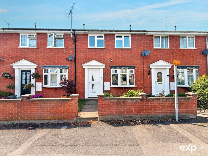 3 Bedroom Terraced House For Sale In Stuart Close, Bletchley, Milton Keynes, MK2