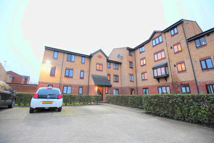 Studio To Rent In Plumtree Close, Dagenham, RM10
