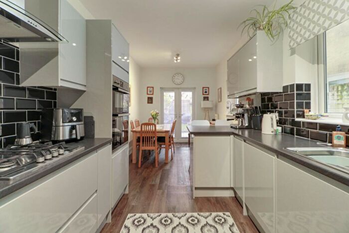 3 Bedroom Terraced House For Sale In Aylesbury Road, Portsmouth, PO2