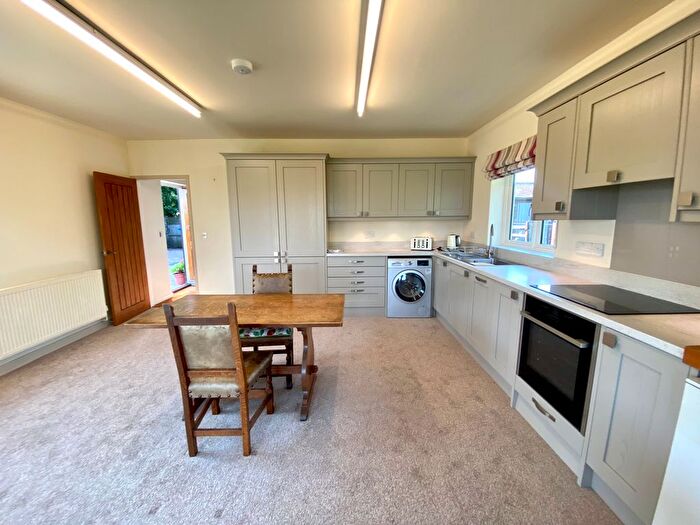2 Bedroom Bungalow To Rent In Main Street, Newark, NG23