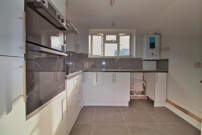 2 Bedroom Flat To Rent In Allerton Road, Borehamwood, WD6