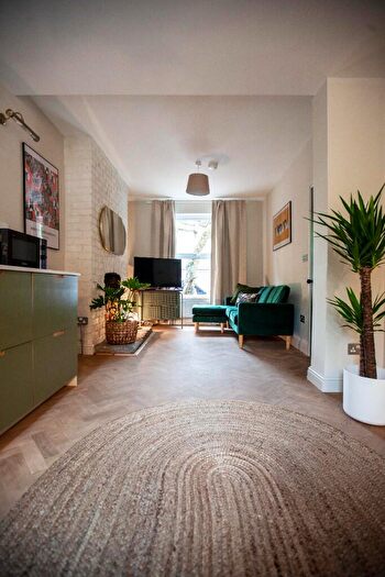 5 Bedroom Terraced House To Rent In Langley Road, Manchester, Greater Manchester, M14