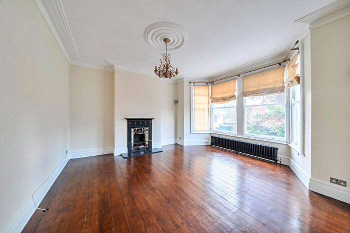 4 Bedroom Semi-Detached House To Rent In Queens Avenue, Whetstone, London, N20