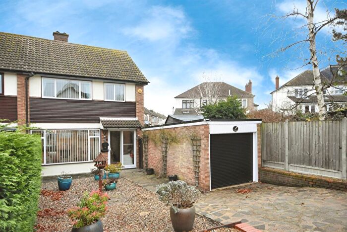 3 Bedroom Semi-Detached House For Sale In Hares Chase, Billericay, CM12