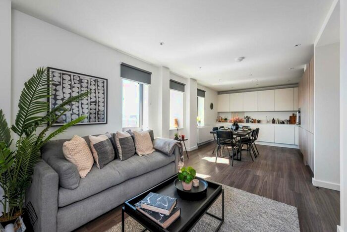 3 Bedroom Flat To Rent In College Road, Croydon, CR0