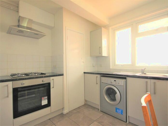 3 Bedroom Flat To Rent In Tenby Road, London, E17