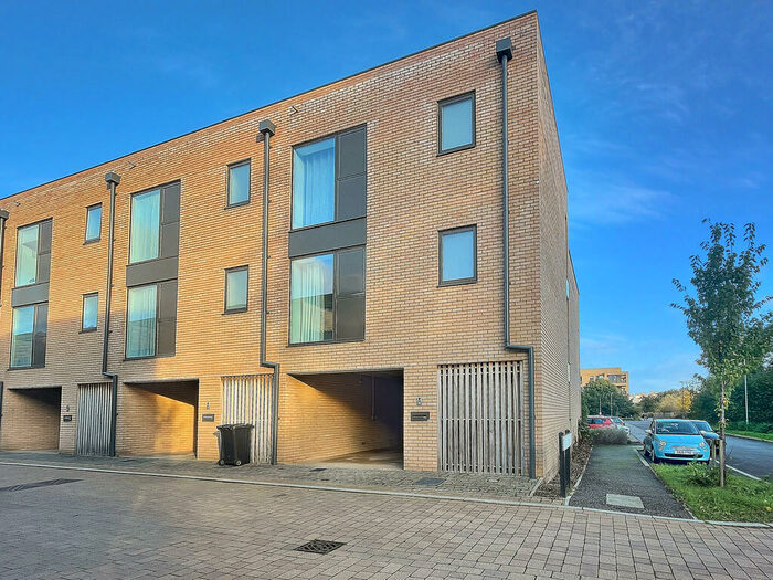 3 Bedroom End Of Terrace House To Rent In Clay Farm Drive, CB2