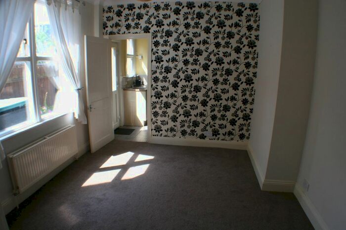 1 Bedroom Flat To Rent In Christchurch Road, Southend-On-Sea SS2