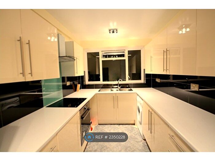 3 Bedroom End Of Terrace House To Rent In Saville Road, London, E16