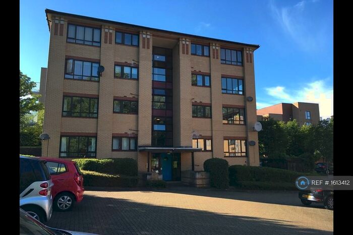 2 Bedroom Flat To Rent In Columbia Place, Milton Keynes, MK9