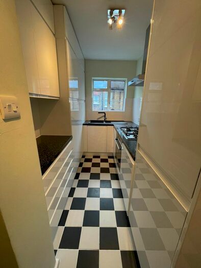 2 Bedroom Flat To Rent In Gunnersbury Lane, London, W3