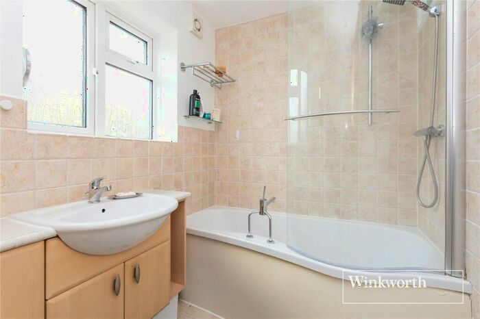 1 Bedroom Apartment For Sale In Basing Way, Finchley, London, N3