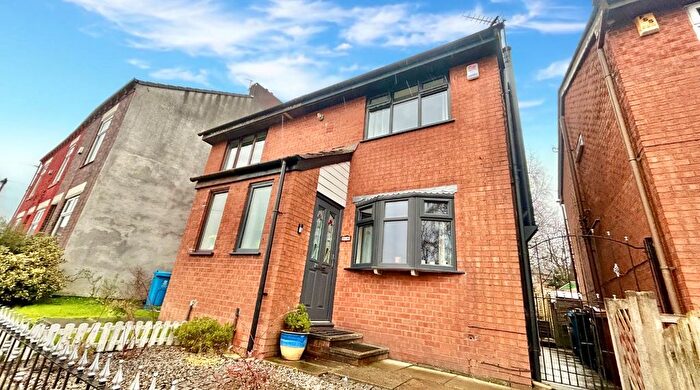 2 Bedroom Semi Detached House For Sale In Block Lane, Chadderton, Oldham, OL9