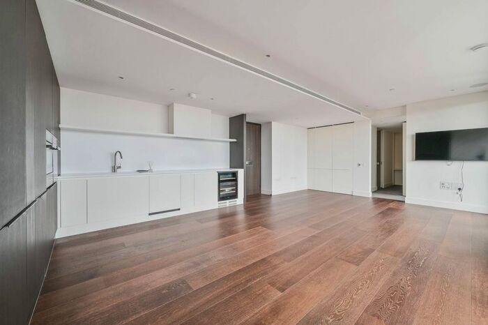 2 Bedroom Flat To Rent In Rathbone Place, Fitzrovia, London, W1T