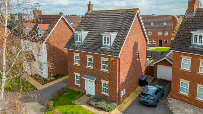 5 Bedroom Detached House To Rent In The Runway, Hatfield, AL10