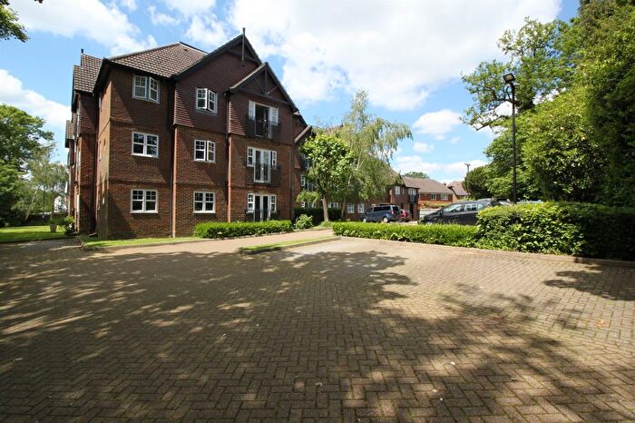 2 Bedroom Flat To Rent In Sandown Court, Newbury Road, Pound Hill, Crawley, RH10