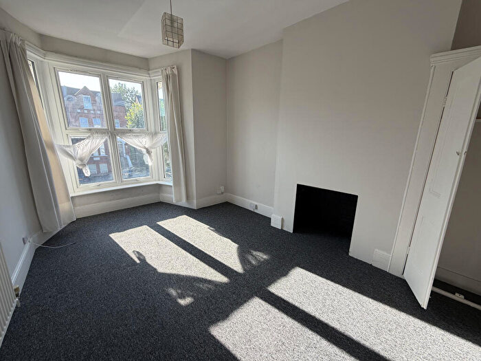 1 Bedroom Flat To Rent In Hermon Hill, London, E11