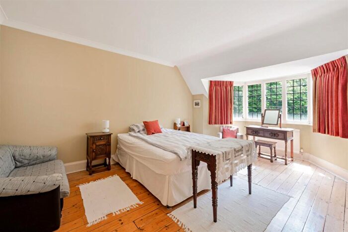5 Bedroom Detached House For Sale In Waterhouse Lane, Kingswood, KT20