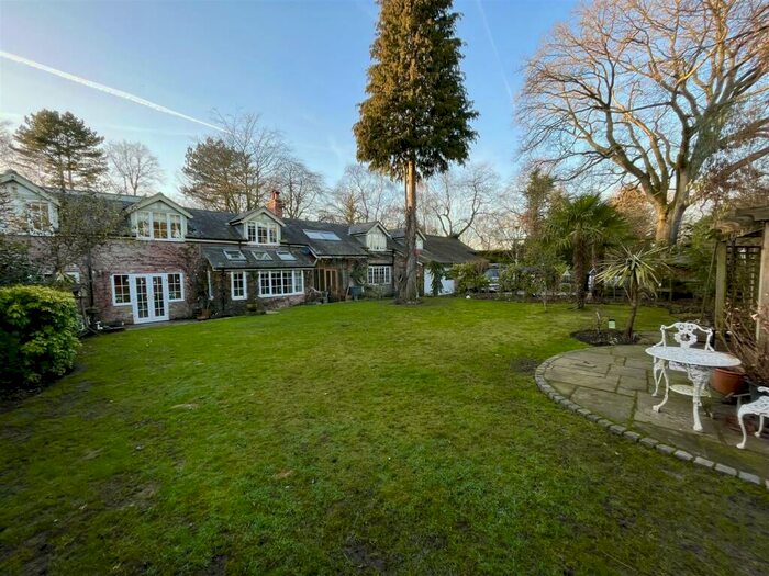 4 Bedroom Barn Conversion To Rent In Adlington Road, SK9