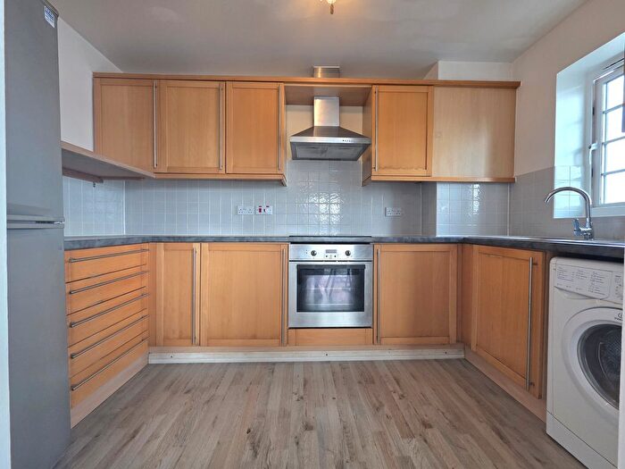 3 Bedroom Flat To Rent In Baltic Wharf, Kent, DA11