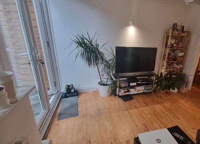 2 Bedroom Flat To Rent In Fulbeck House, London, N7